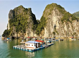 Tìm hiểu vẻ đẹp giản dị bên những ngôi làng chài cổ trên Vịnh Hạ Long