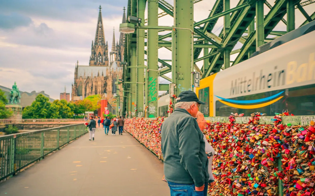 Check in thành phố Cologne cổ kính trong tour du lịch Đức